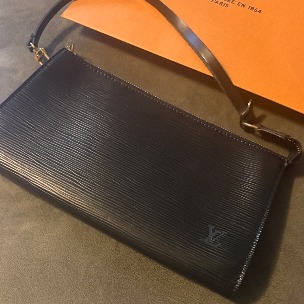 Louis Vuitton Black Epi Pouchette